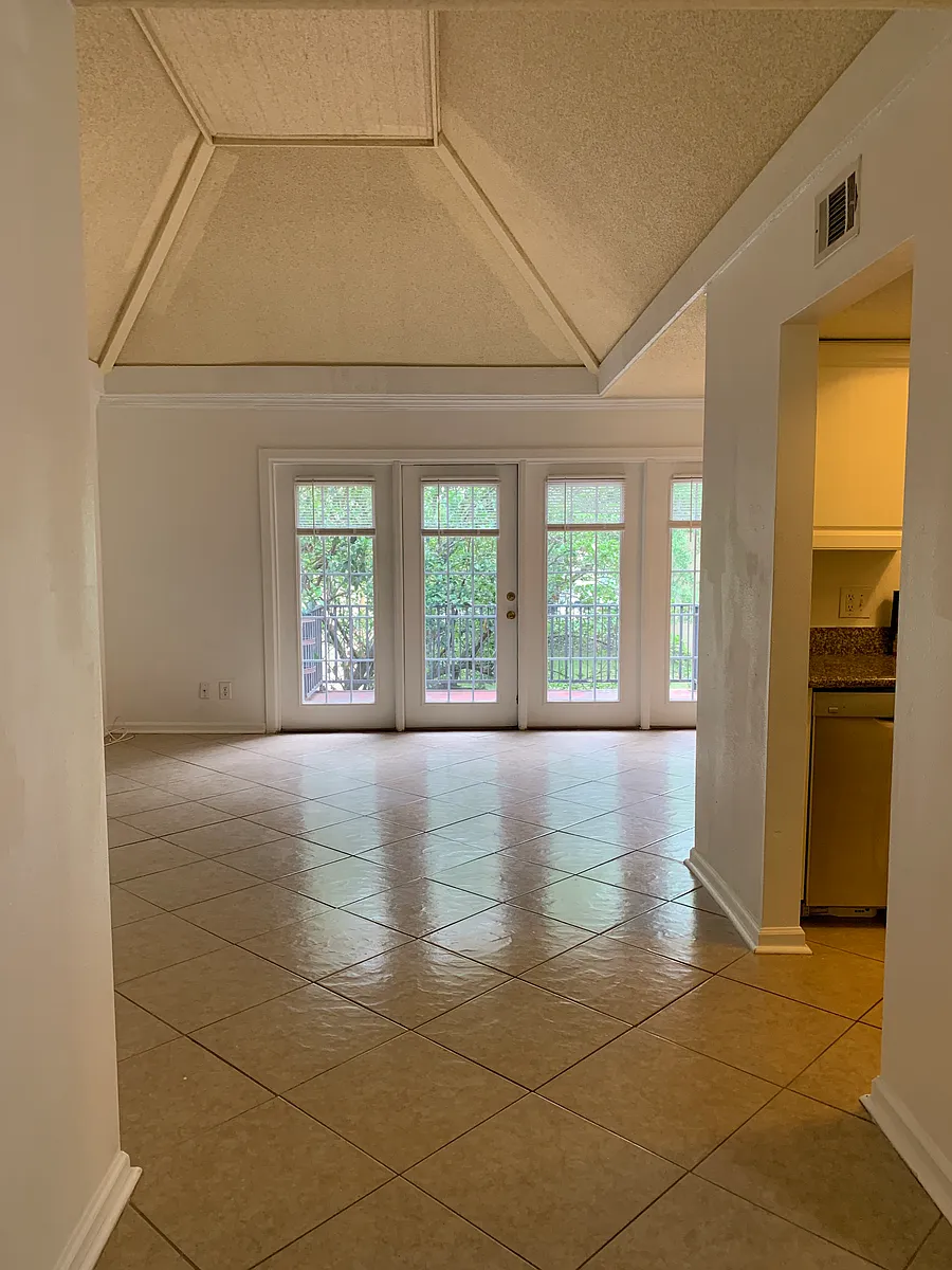Building Photo - 3932 La Mirada Dr N #6