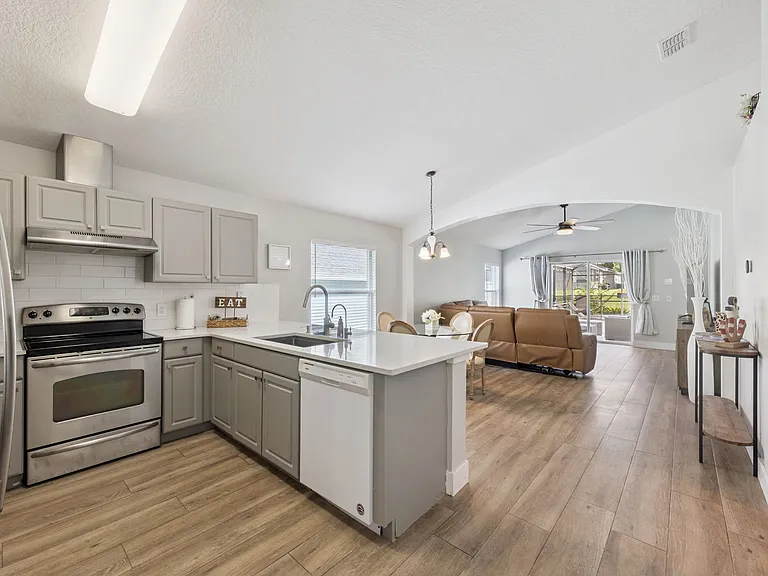639 Kensington Dr — Photo 14