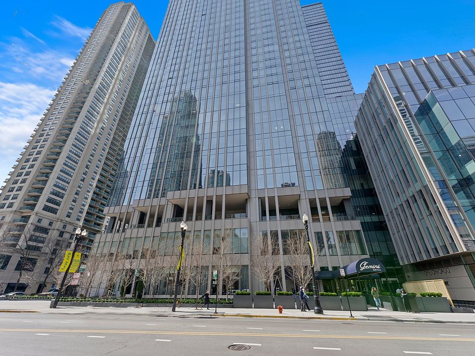 1st image of 14 W Superior St #4503