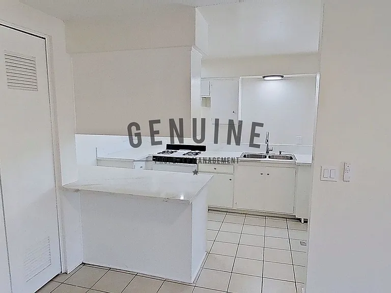 Cameo Ln Four-Plex — Photo 6