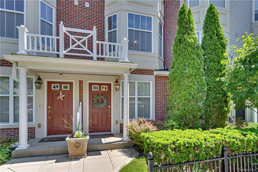 13 Harbor Pointe Dr photo 1