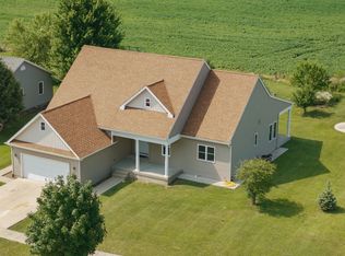 811 Forest Downs, Harvard, IL 60033