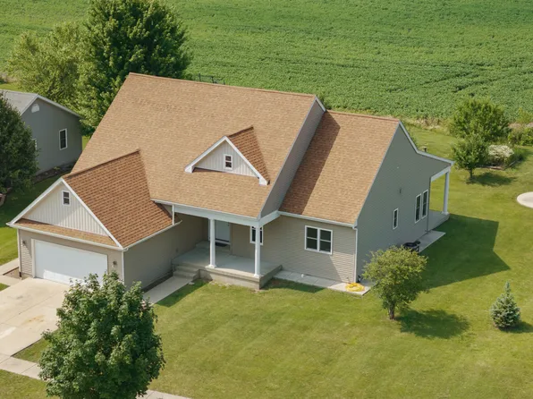 811 Forest Downs, Harvard, IL 60033