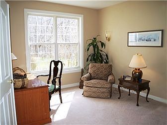4th image of 501 Falcon Dr