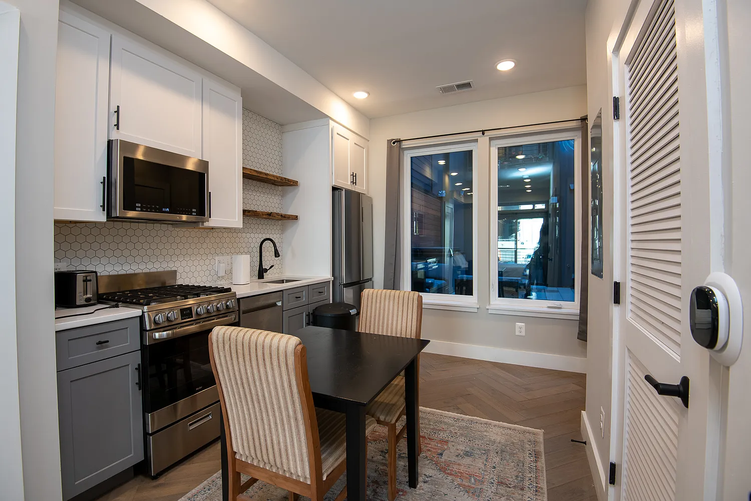 Studio, 409 sqft, $1,695 — Photo 2