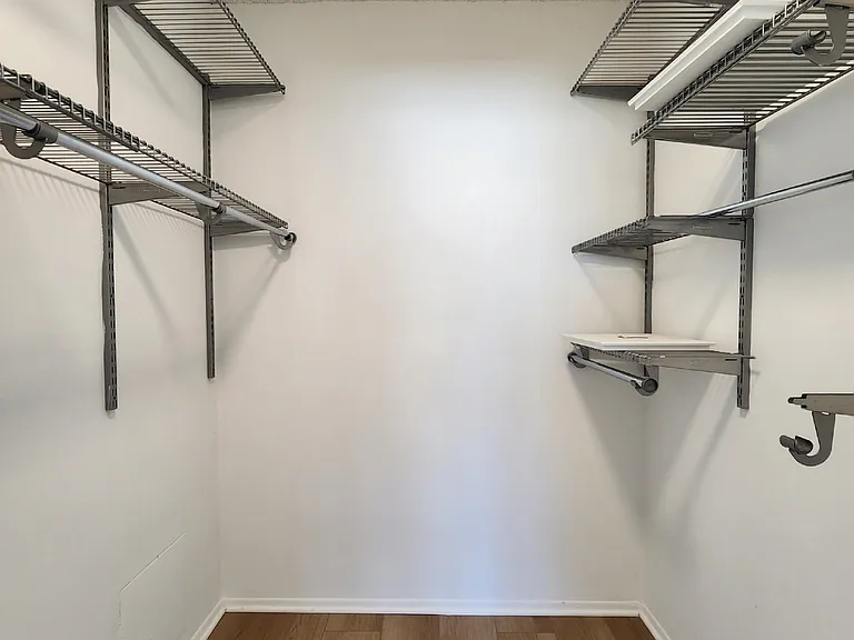 1310 Wellesley Ave — Photo 23