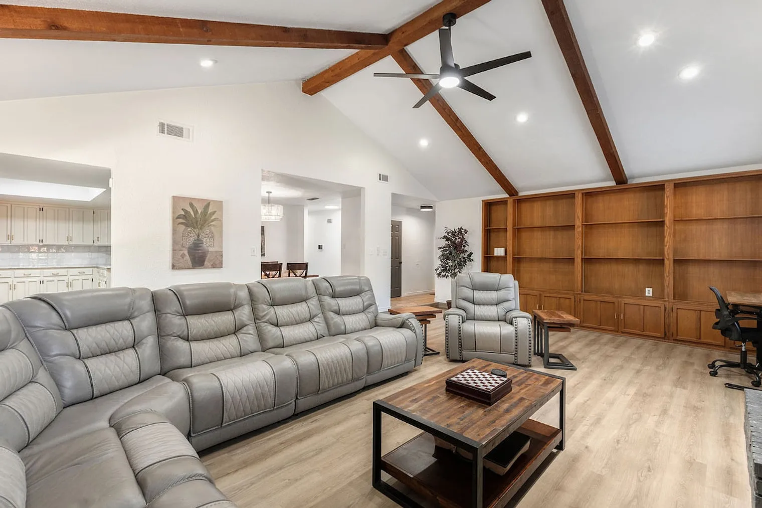3 bed, 2.0 bath, 1442 sqft, $3,572 — Photo 3
