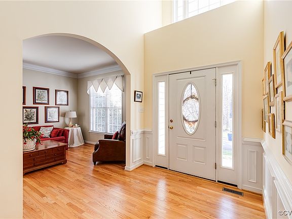 5th image of 9429 Indianfield Dr