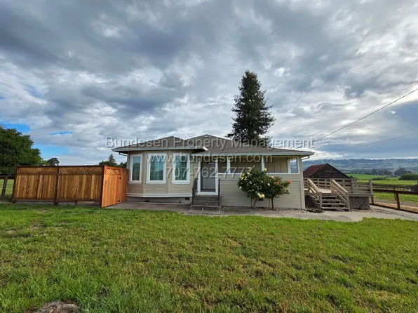 811 Old Adobe Rd, Petaluma, CA 94954