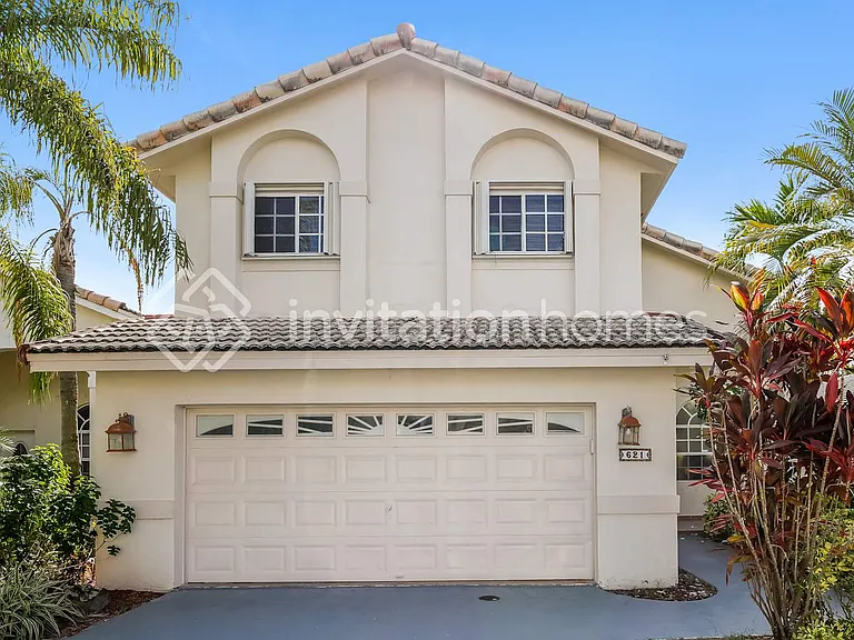 621 SW 176th Ave — Photo 1