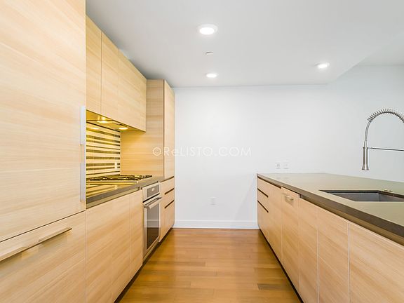 5th image of 738 Long Bridge St APT 409