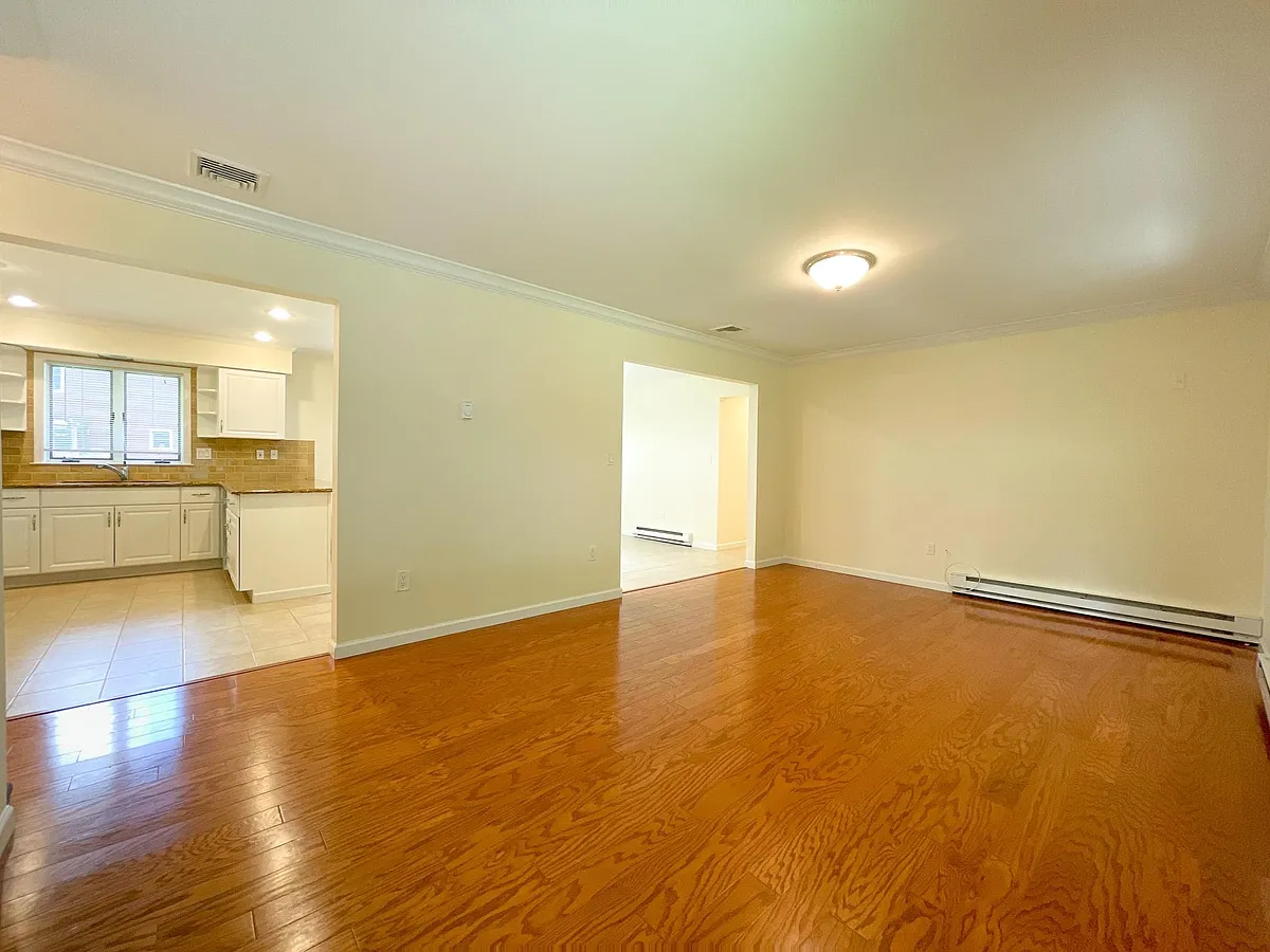 Building Photo - 10 Fairview Dr