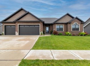 6005 Roughleaf Ave, Bloomington, IL 61705