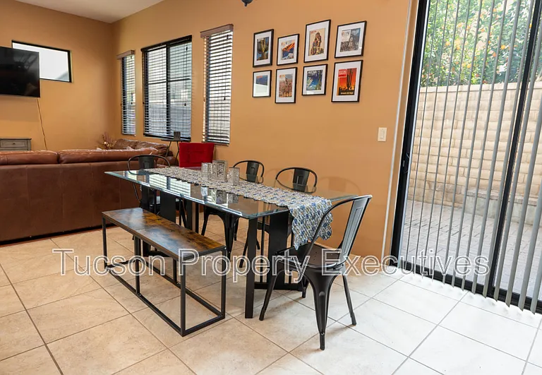 123 E Castlefield Cir — Photo 13