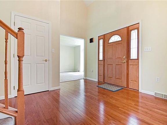 3rd image of 110 Kilarney Dr