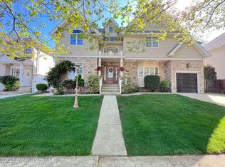164 Thornycroft Ave, Staten Island, NY