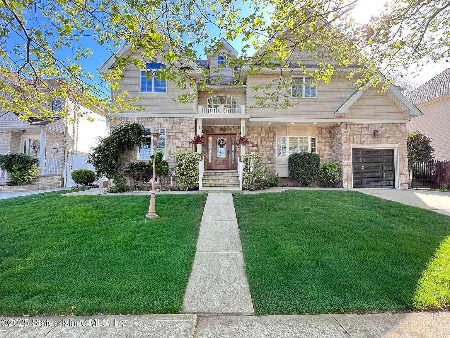 164 Thornycroft Ave photo 1