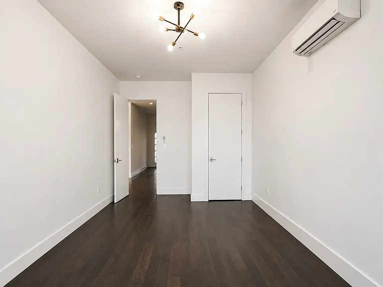 1110 Halsey St #2 — Photo 7