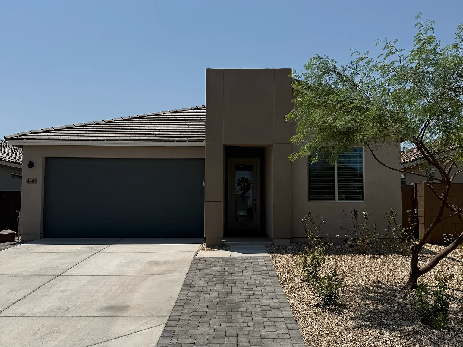 3 bed, 2002 sqft, $2,400 — Photo 2