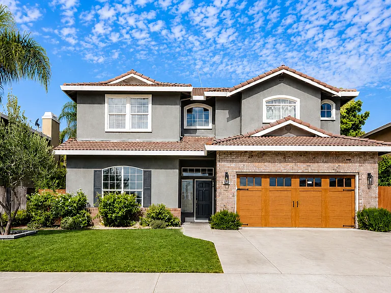 621 Pecan Dr — Photo 1