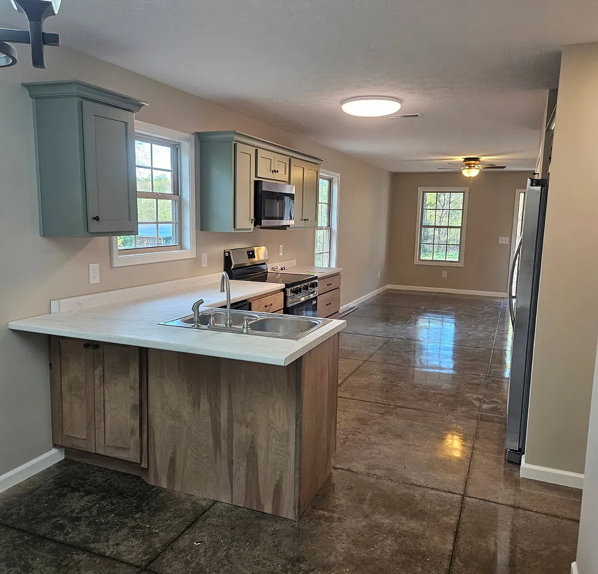 3 bed, 1100 sqft, $1,650 — Photo 1