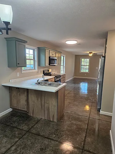 117 White Ln Photo 1