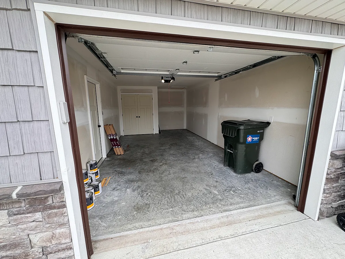 Building Photo - 305 S Main St #A