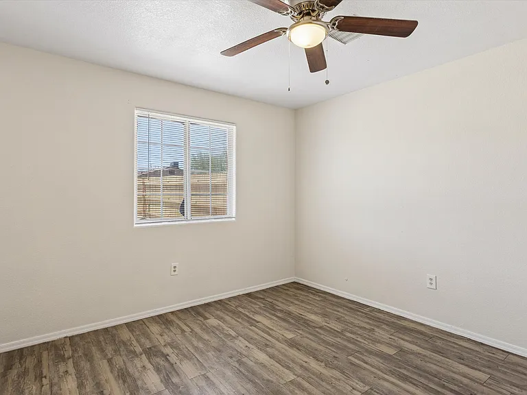 735 E South Mountain Ave — Photo 13