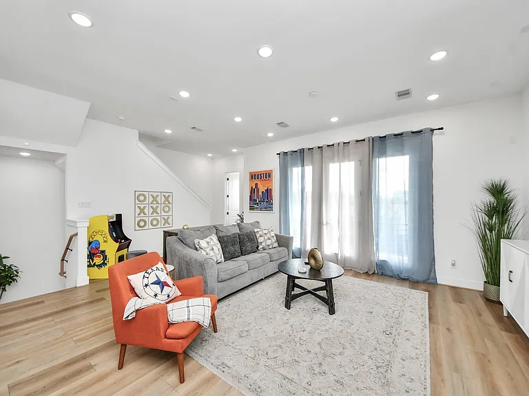 3004 Holman St — Photo 15