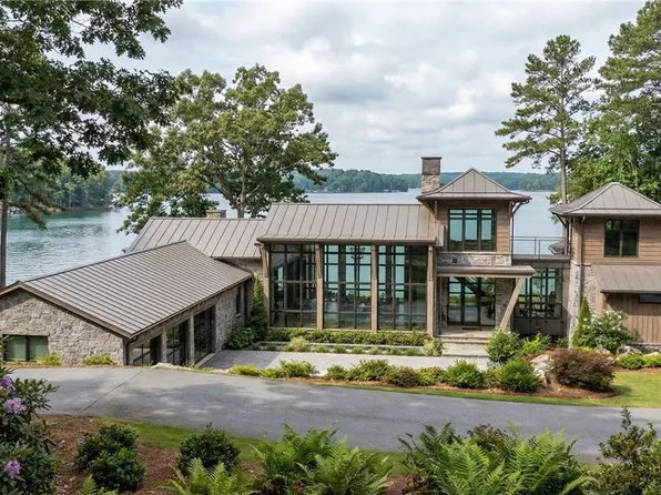 218 Hermitage Dr, Six Mile, SC 29682