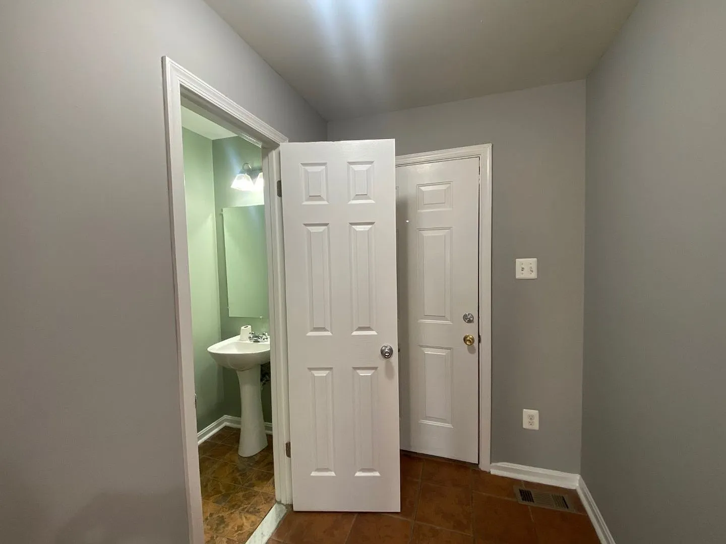 Randallstown - 3 Bedrooms and 2.5 baths Available! — Photo 3