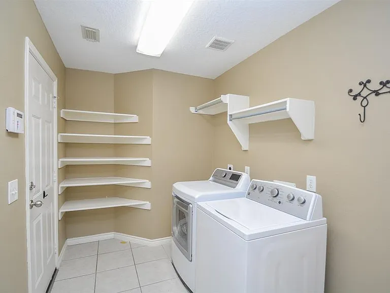 4914 Surrey Park Cir — Photo 30