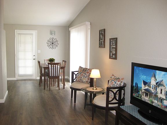 5th image of 6417 Graylock Ln