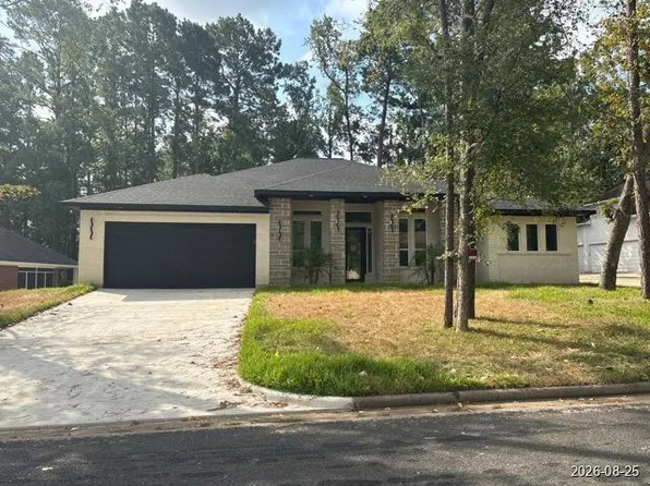 2405 W Green Briar Dr, Huntsville, TX 77340