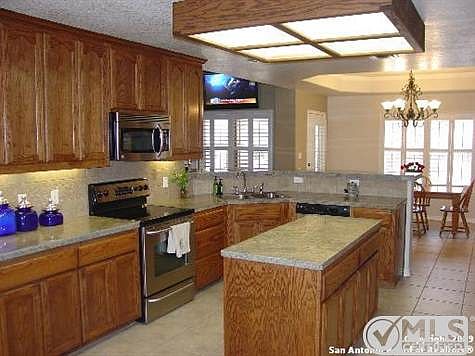 5th image of 261 Rosewood Dr