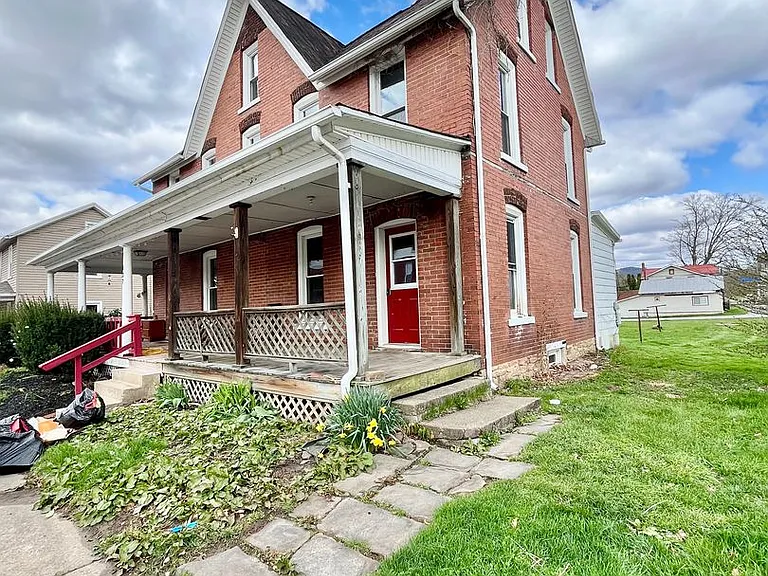 125-127 Maple St — Photo 2