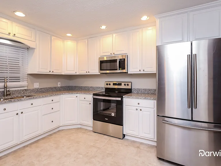 3901 Hanover Ct — Photo 2