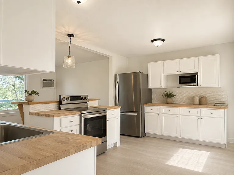 225 Abert Ave — Photo 3