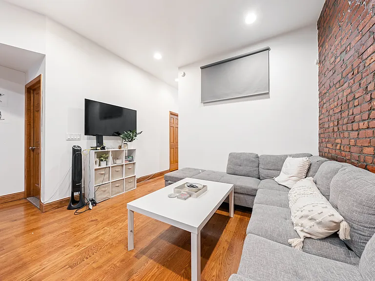 321 E 14th St #2B — Photo 1