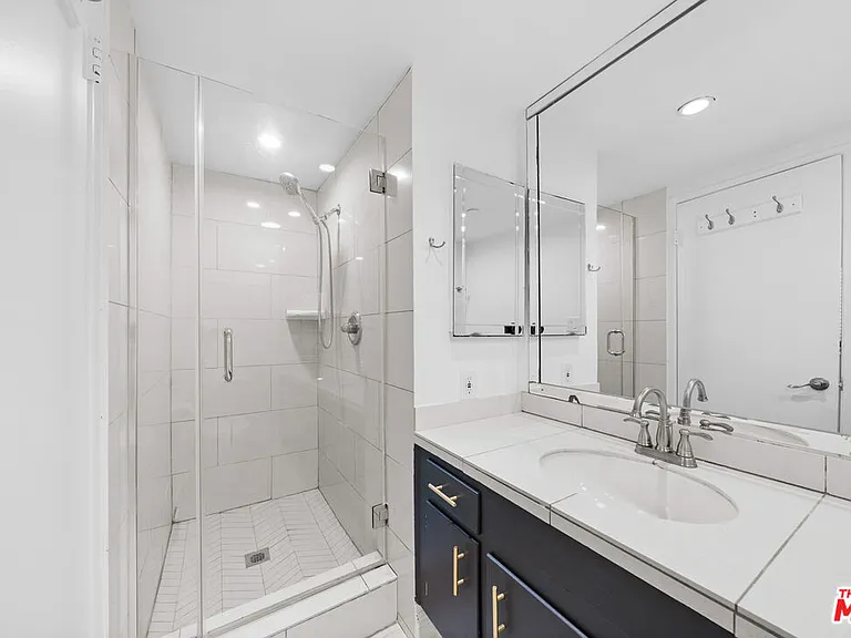 148 S Reeves Dr #4 — Photo 20