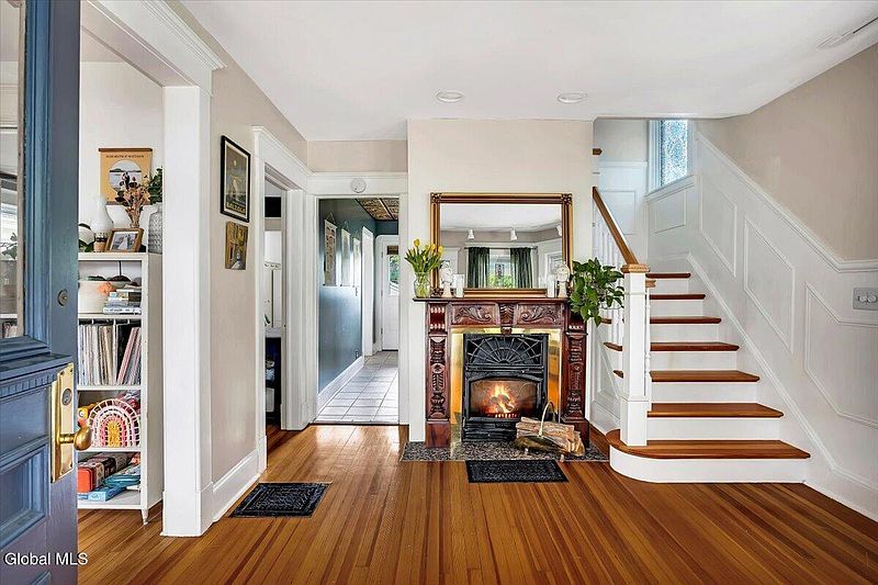 3rd image of 1328 Glenwood Boulevard