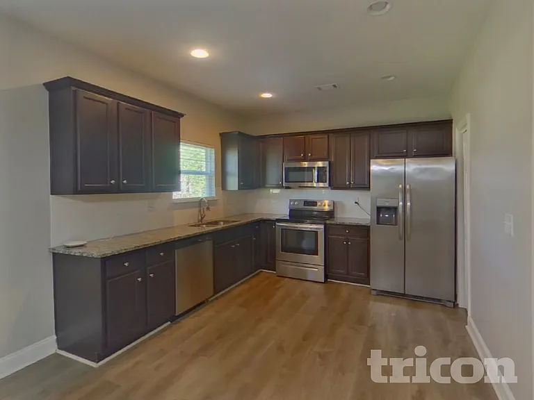 1013 Eldon Ln — Photo 5