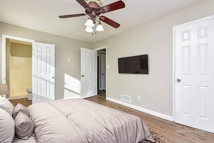 595 Lakeridge Cir SE — Photo 9