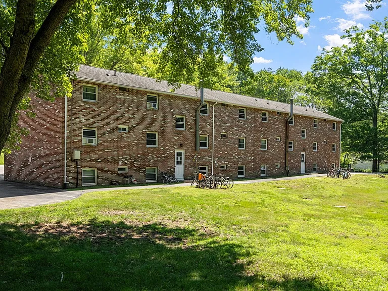 9 Emerald Dr #10 — Photo 10