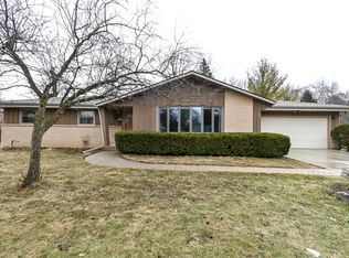 4990 S Brookdale Dr, Greenfield, WI 53228