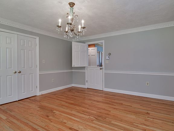 4th image of 46 Donnelly Dr
