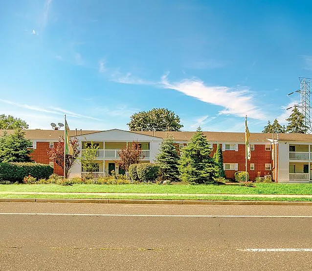 Woodmere Apartments — Photo 6