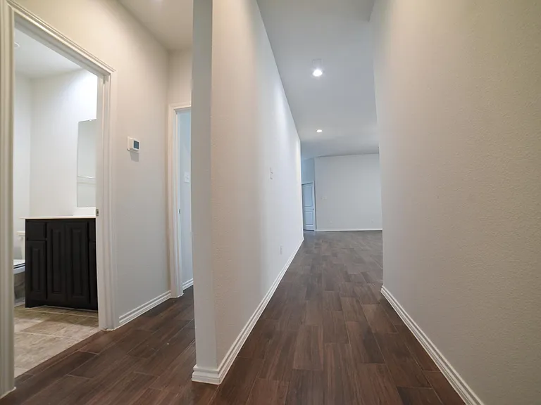 1407 Buckley St — Photo 11