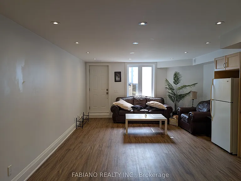 1036 Dovercourt Rd #LOWER — Photo 6