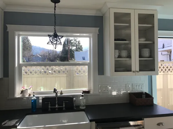 (undisclosed Address), Ashland, OR 97520